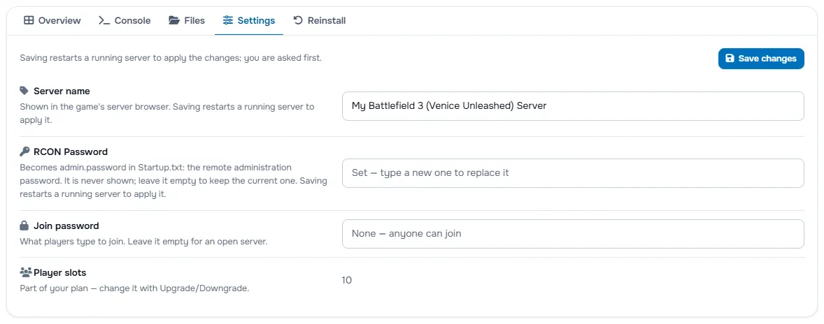 The Settings tab with the server name, the password fields and the player slots