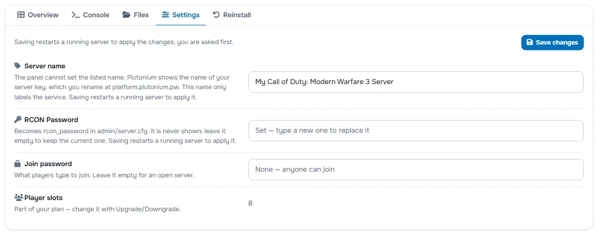 The Settings tab with the server name, the password fields and the player slots