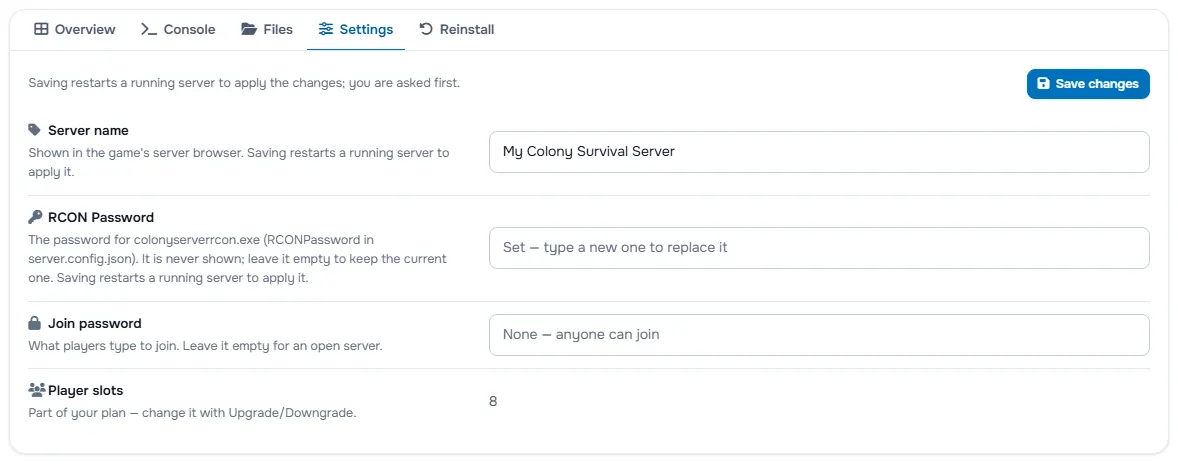 The Settings tab with the server name, the password fields and the player slots