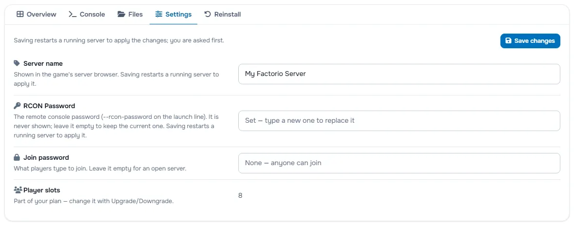 The Settings tab with the server name, the password fields and the player slots
