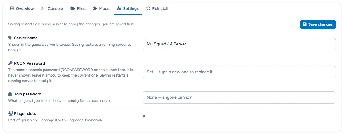 The Settings tab with the server name, the password fields and the player slots
